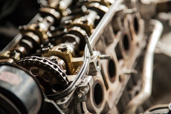 Quels sont les avantages d'une boîte de vitesses séquentielle pour la compétition automobile?